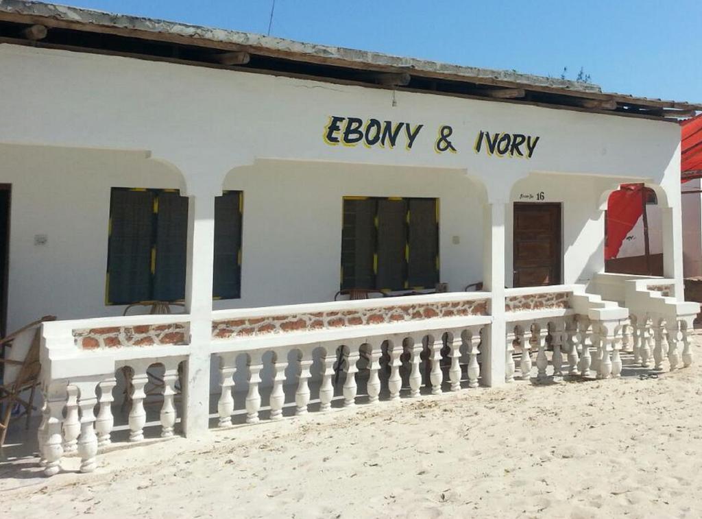 Ebony & Ivory Beach Bungalows Nungwi Dış mekan fotoğraf